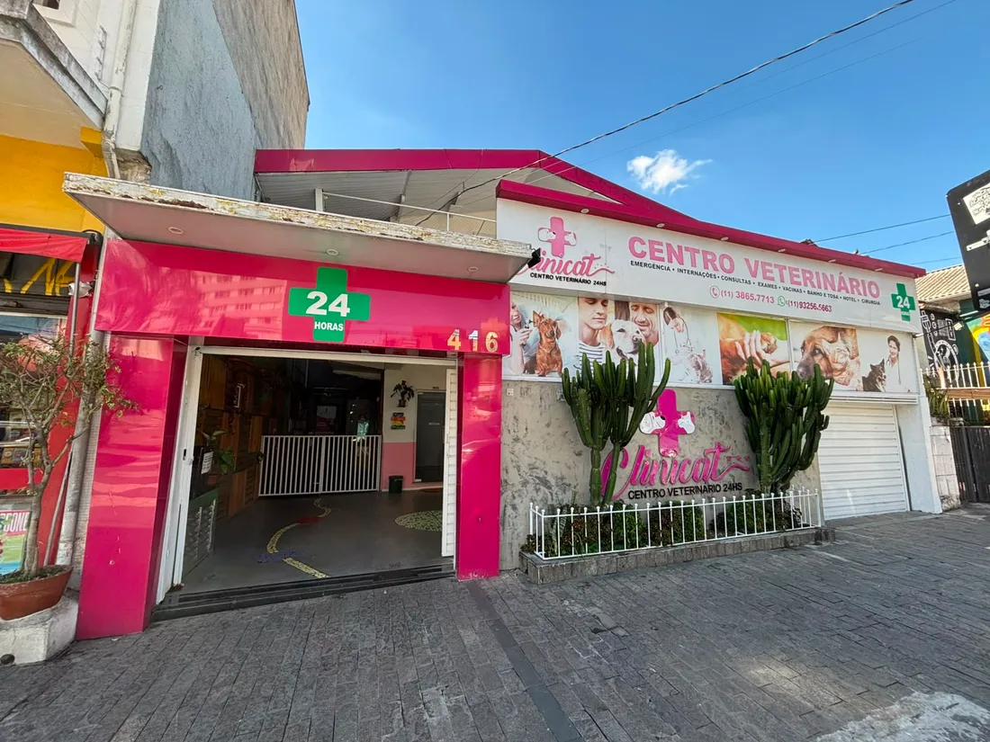 Fachada da Clinicat na Av. Professor Alfonso Bovero, 416, em Perdizes